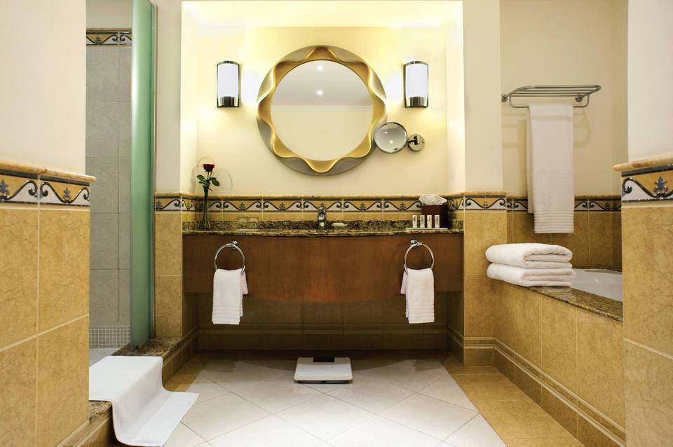 Le Meridien Al Aqah Beach Resort 3