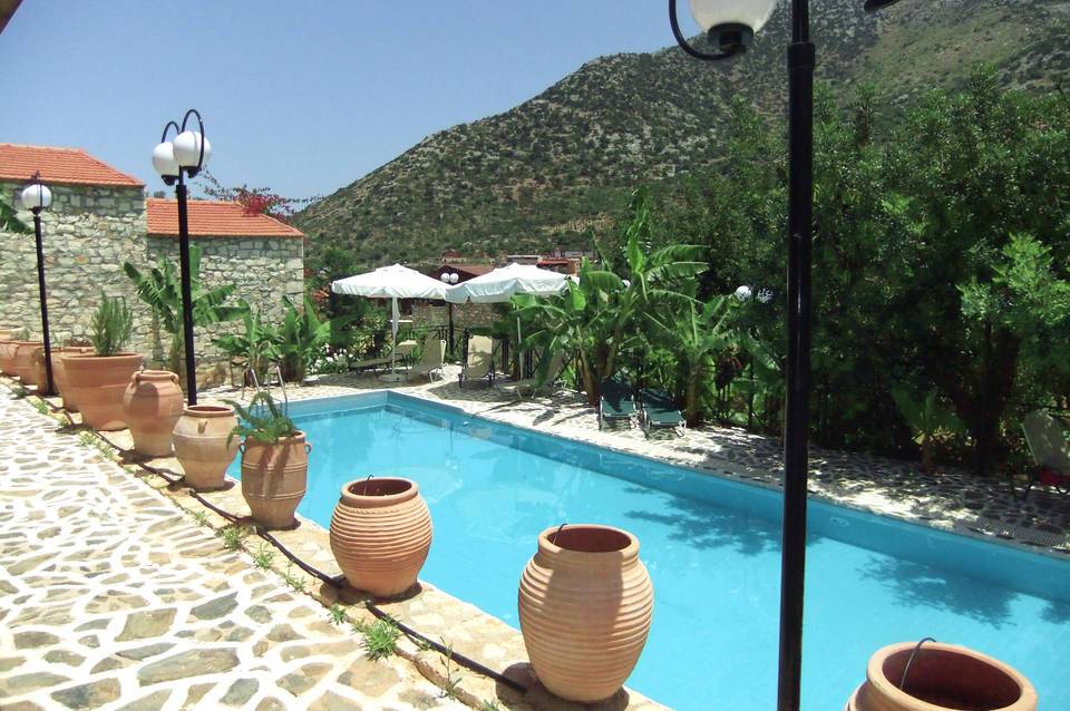 Stone Village Petrino Horio 1