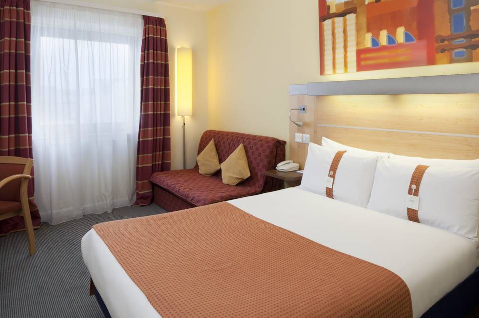 Holiday Inn Express London - Croydon 4