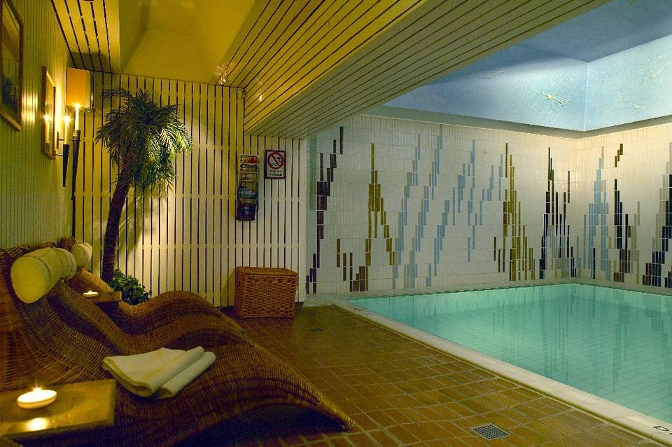 Clarion Hotel Amaranten 5
