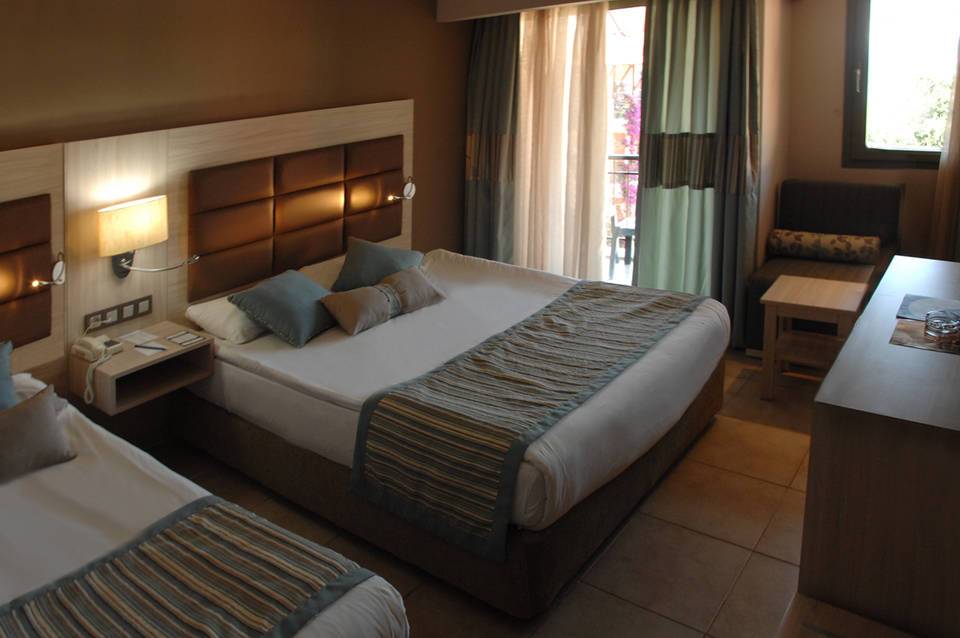 Palmeras Beach Hotel 5