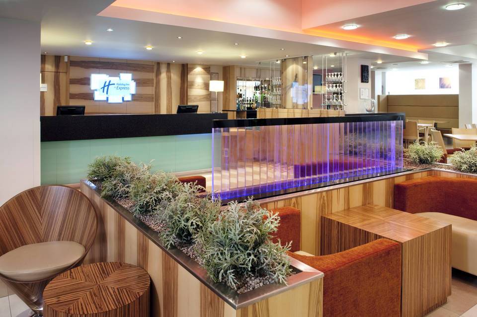Holiday Inn Express London - Watford Junction 1