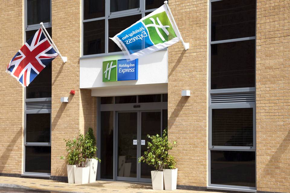 Holiday Inn Express London - Watford Junction 3