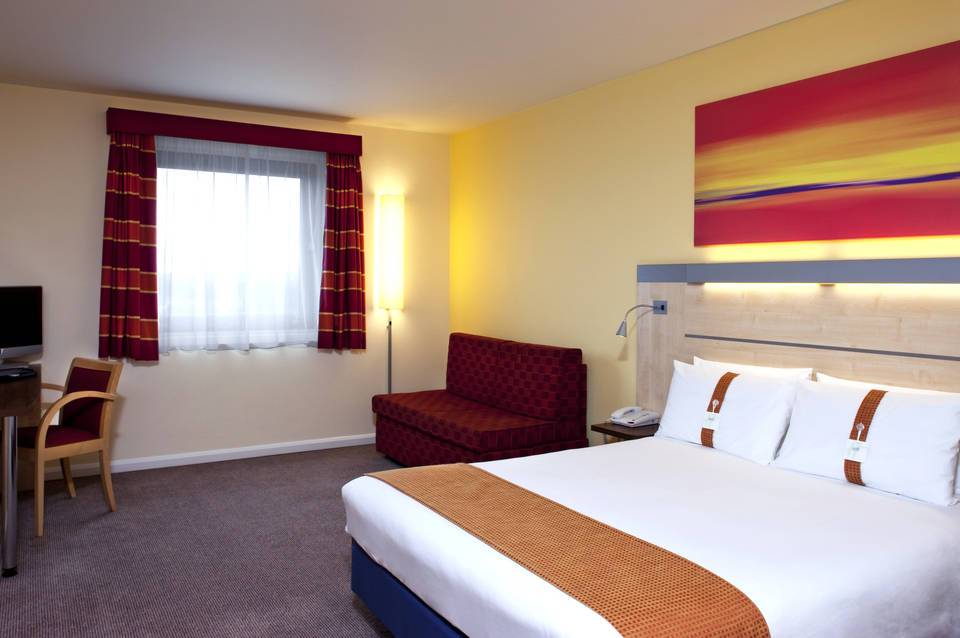 Holiday Inn Express London - Watford Junction 5
