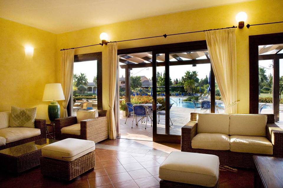 Lantana Resort Hotel & Apartments 3