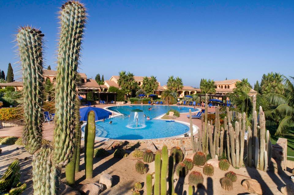 Lantana Resort Hotel & Apartments 1