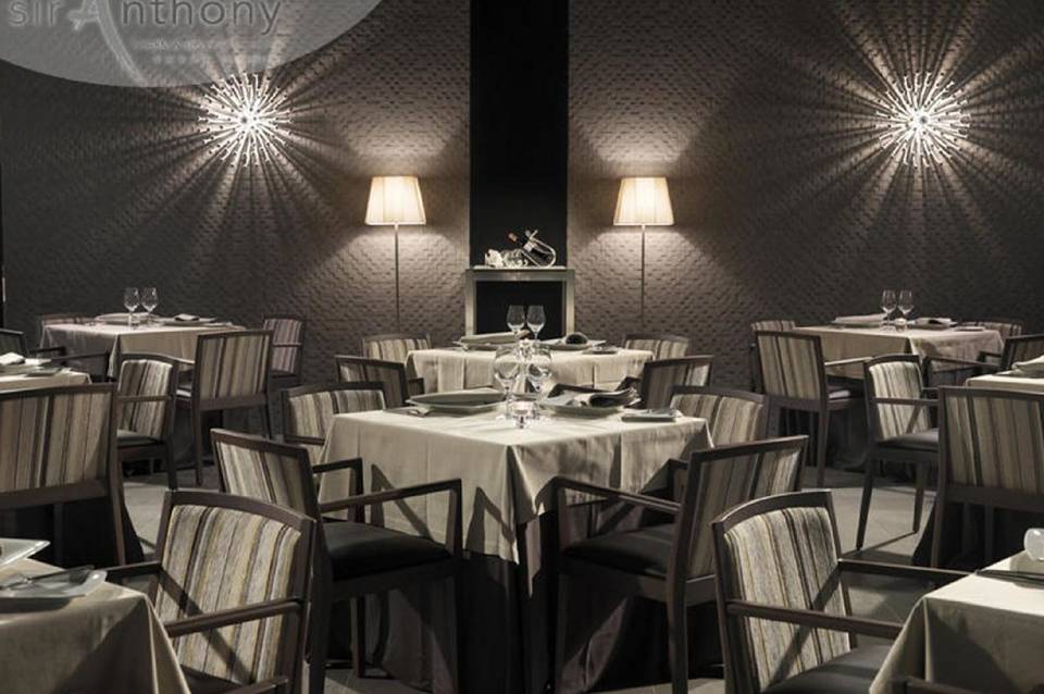 Sir Anthony Hotel 4