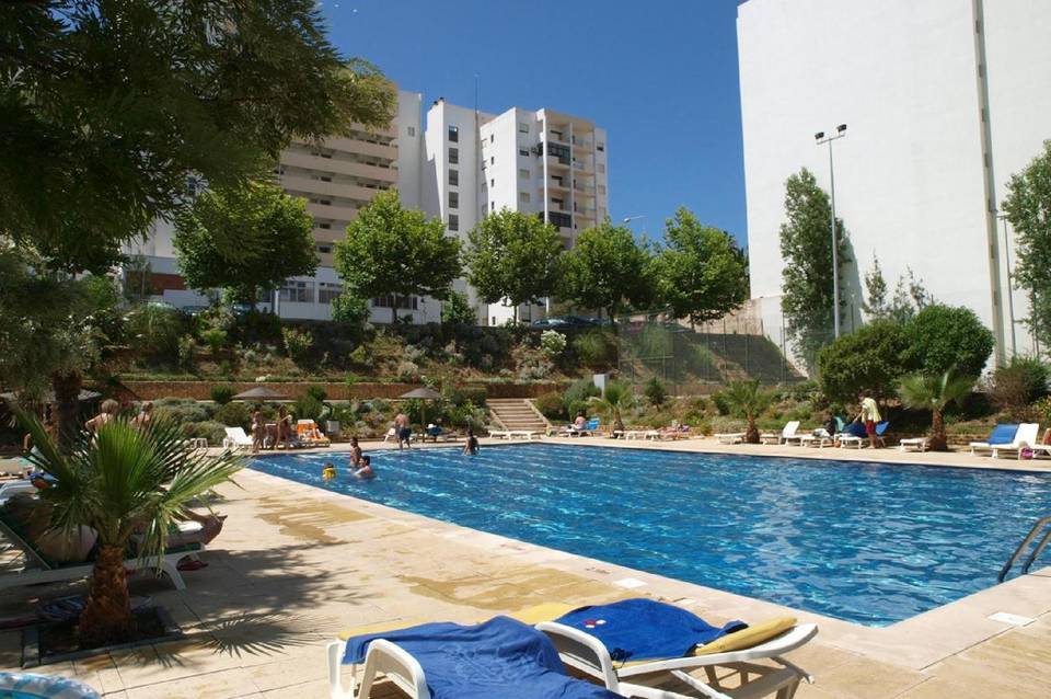 Apartamentos Jardins da Rocha 1
