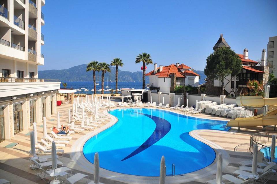 Golden Rock Beach Hotel 2