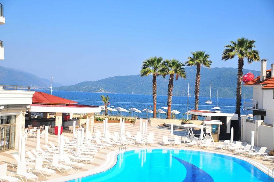 Golden Rock Beach Hotel 3