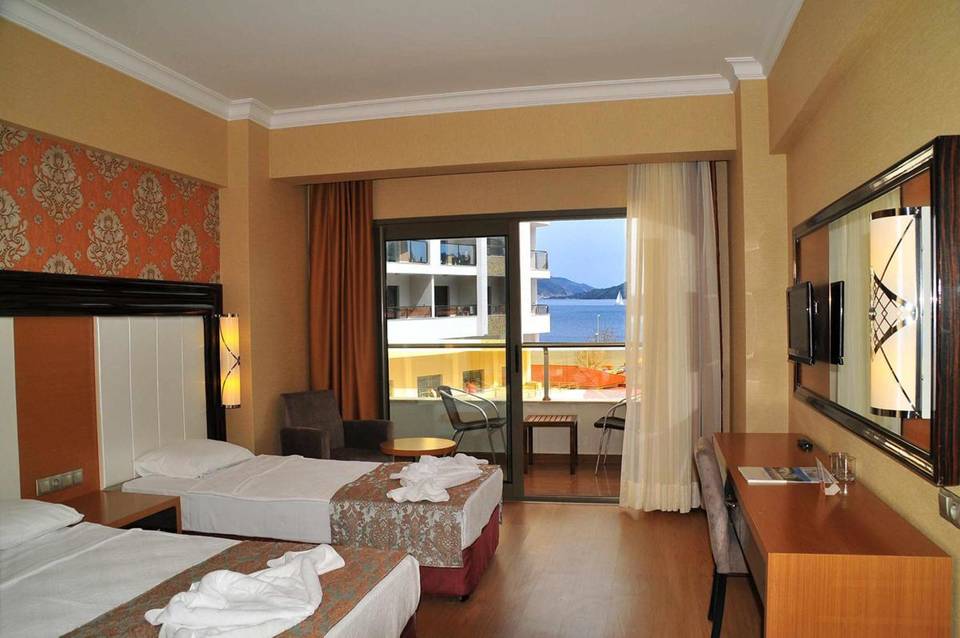 Golden Rock Beach Hotel 4