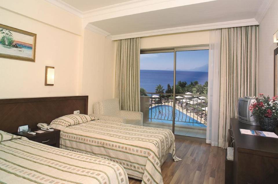 Falcon Hotel 3