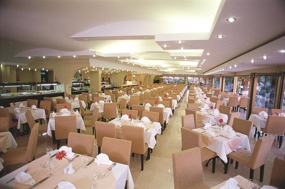 Falcon Hotel 5