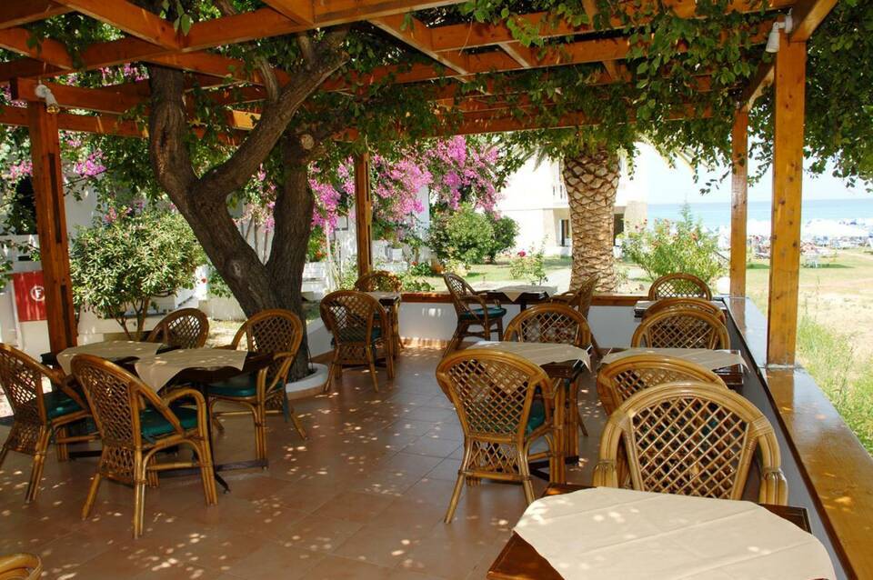 Paradise Hotel 1