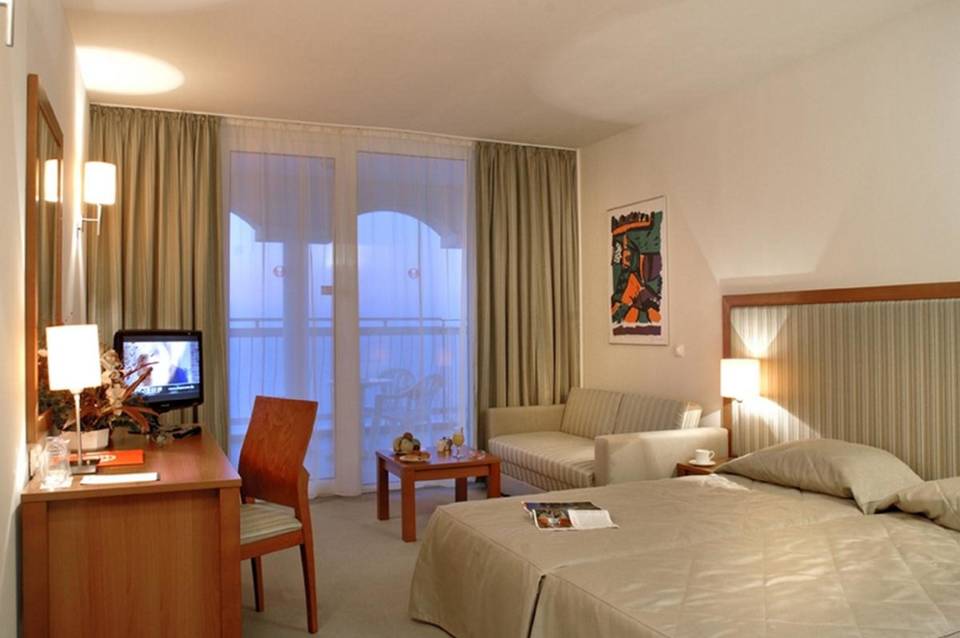 SOL Luna Bay 3