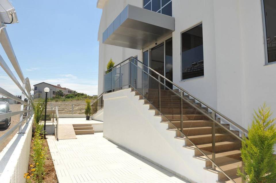 A Hotel Side 4
