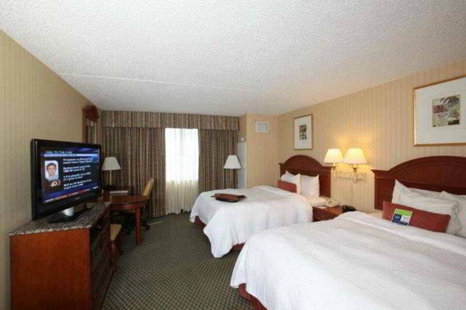 Hampton Inn NY-JFK 2