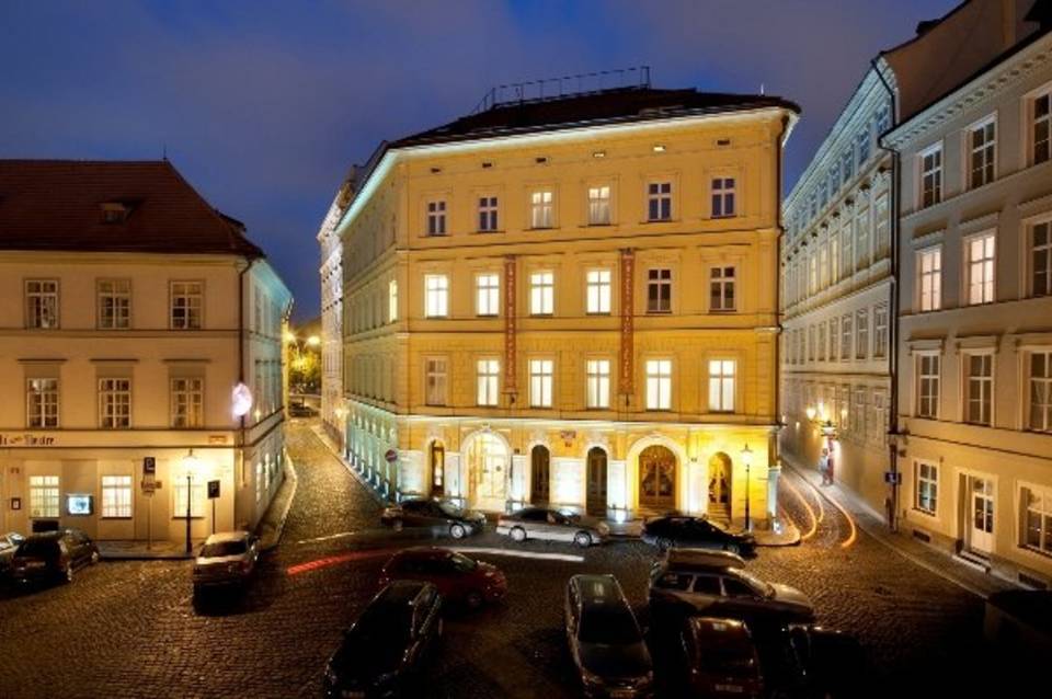 Charles Bridge Palace 1