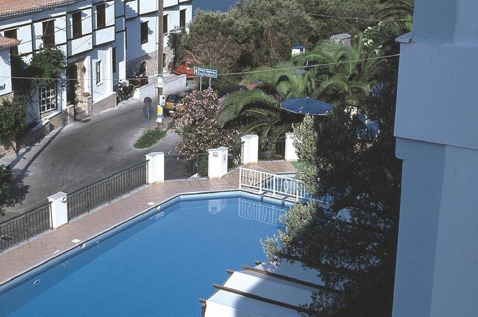Anthemis Hotel Apartments 3