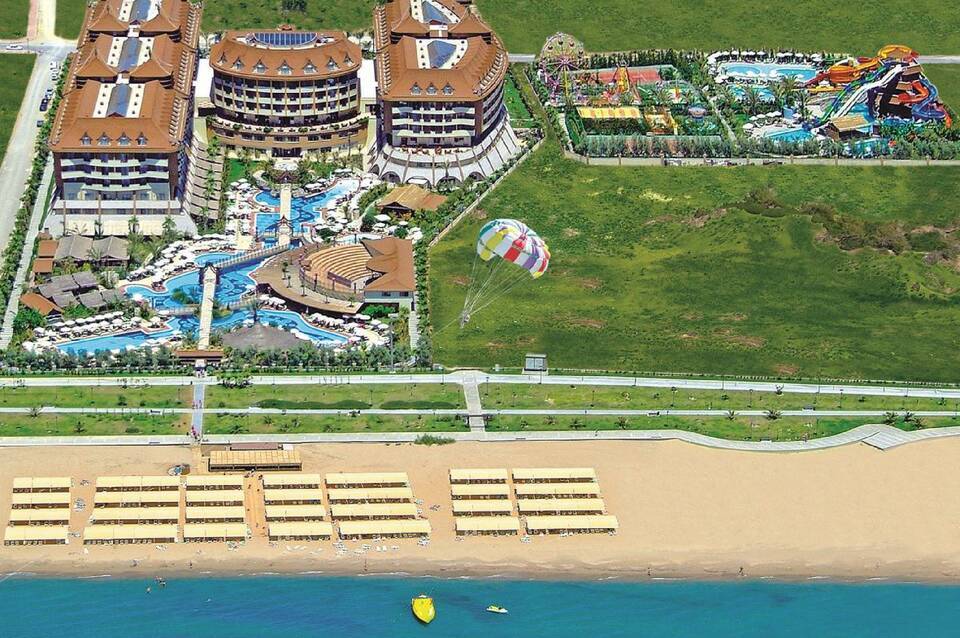 Royal Dragon Hotel 2