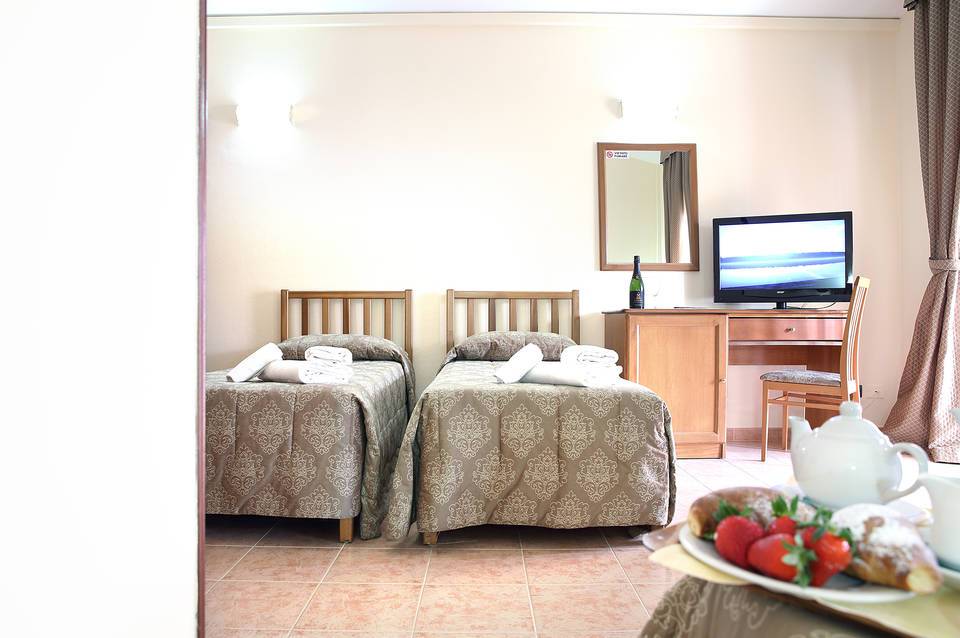 Pausania Inn 4