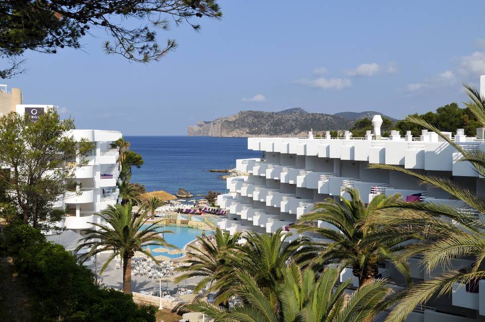 FERGUS Style Cala Blanca Suites 4