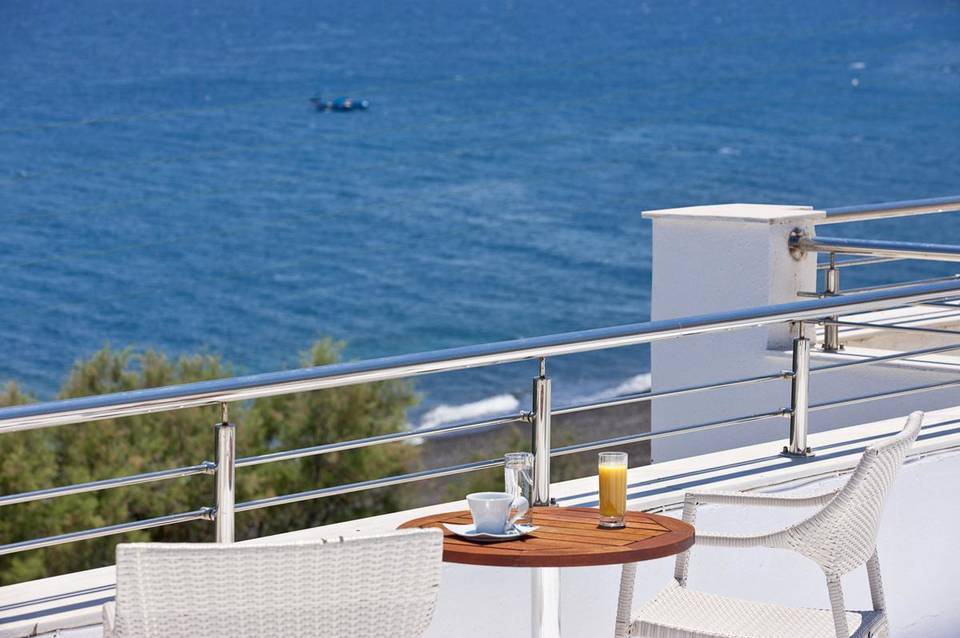 Alesahne Beach Hotel 1