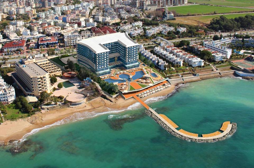 Azura Deluxe Resort & Spa Hotel 1