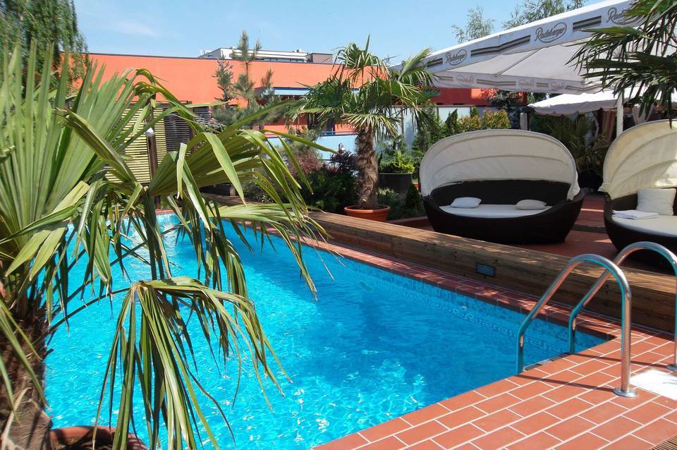 Ramada Hotel & Suites by Wyndham Bucharest North 1