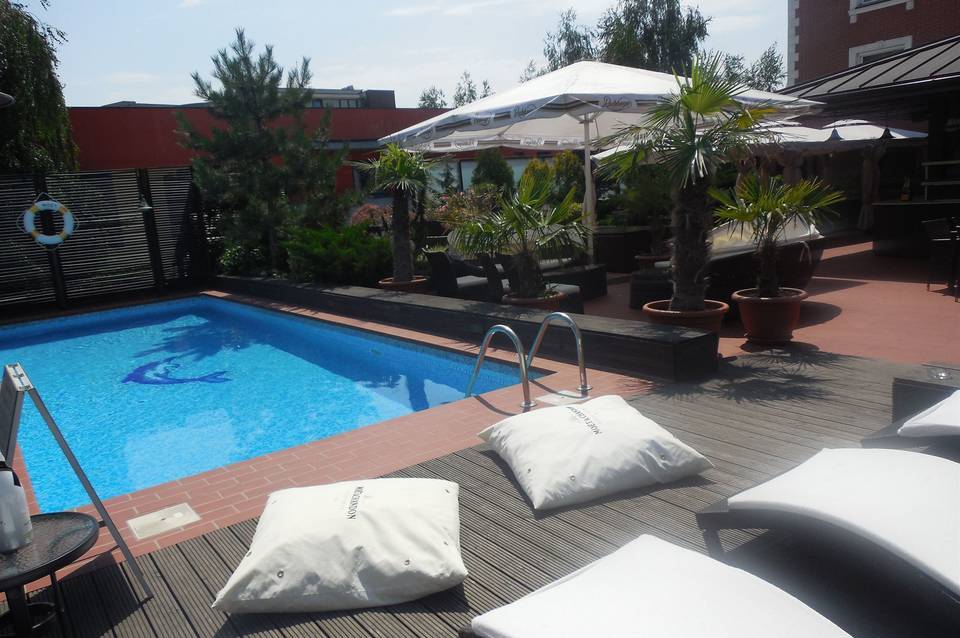 Ramada Hotel & Suites by Wyndham Bucharest North 5