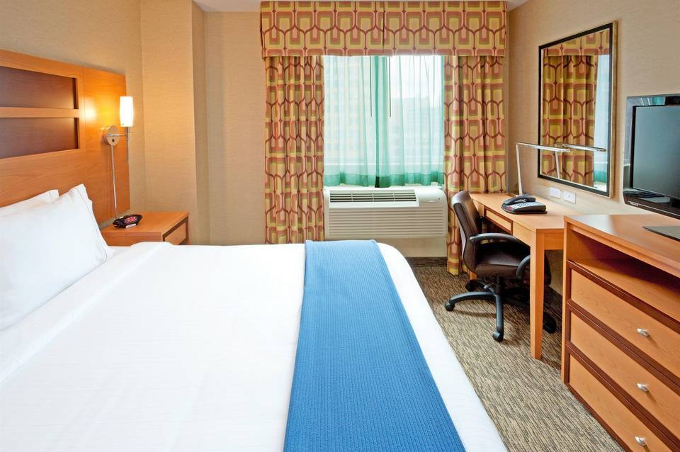 Holiday Inn Express New York City Times Square 4