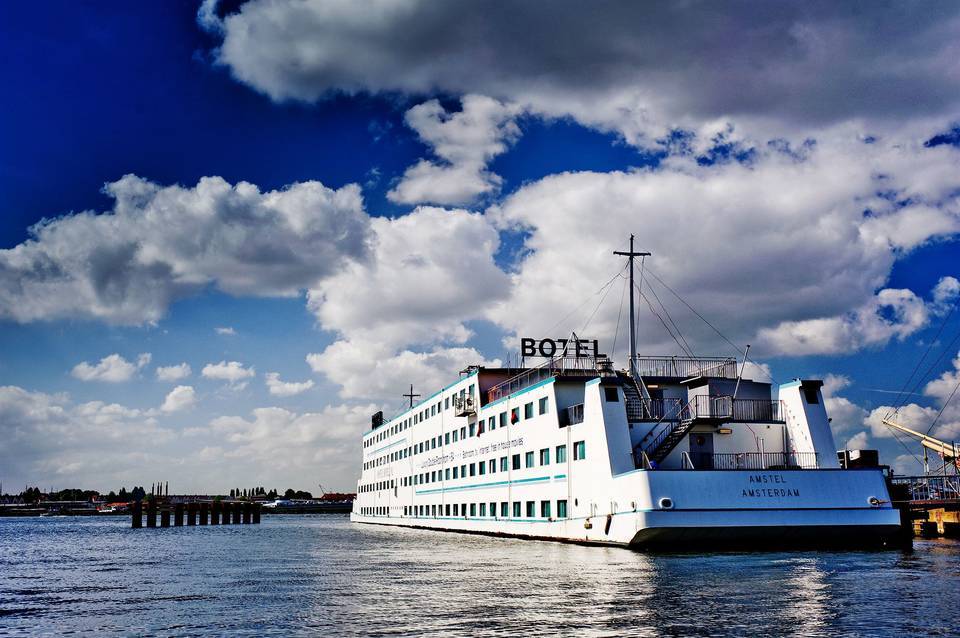 Botel 1