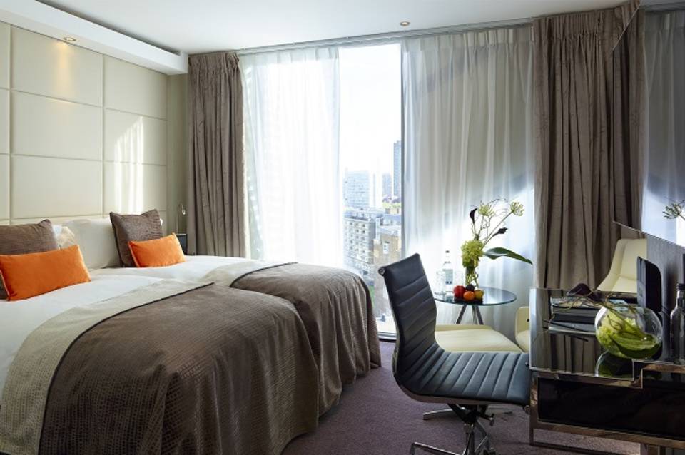 Montcalm East, Autograph Collection 1