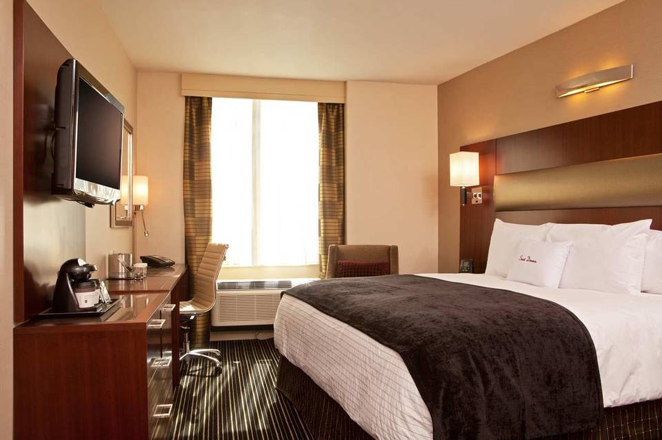 DoubleTree by Hilton New York Downtown 3