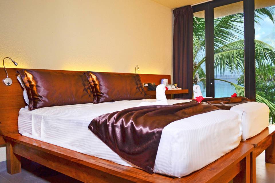 Coral Strand Smart Choice Hotel  4