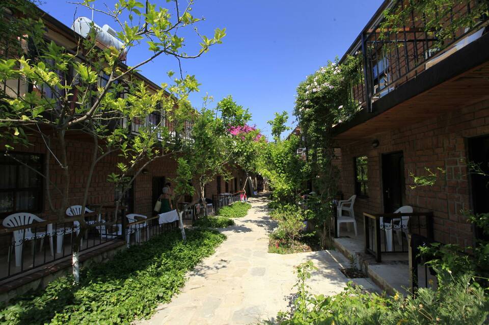 Leda Beach Hotel 2