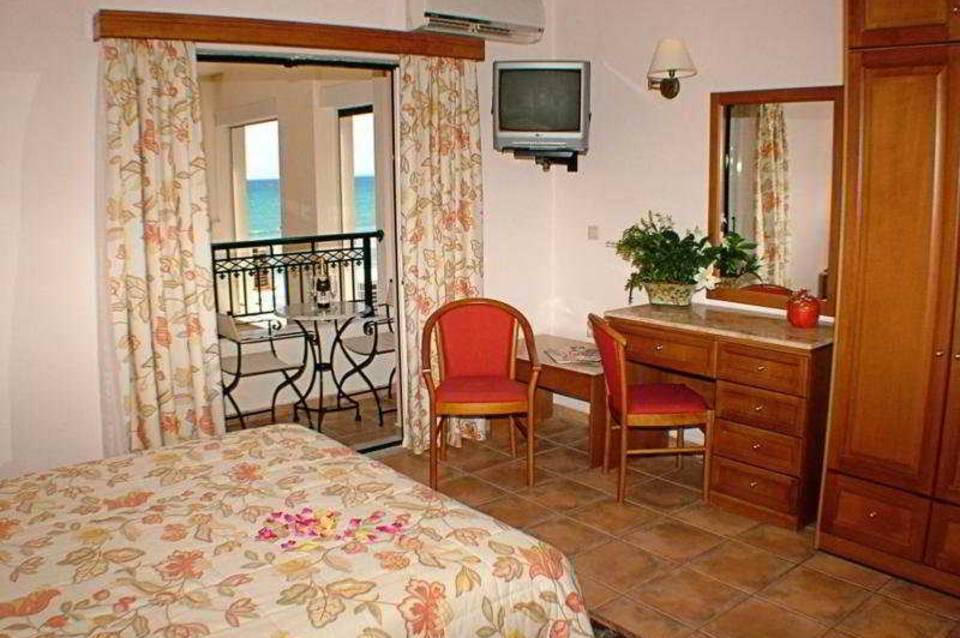 Andreolas Luxury Suites Hotel 3