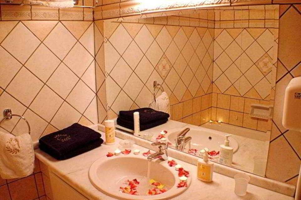 Andreolas Luxury Suites Hotel 4