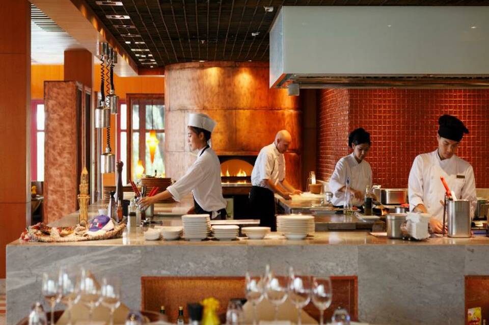 Centara Grand Beach Resort Phuket 3
