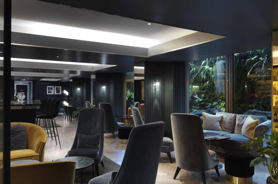 Athenaeum Hotel & Residences 4