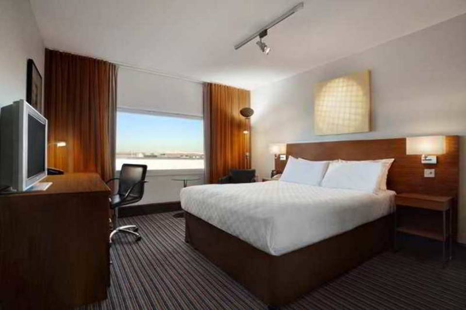 Hilton London Heathrow Airport 1