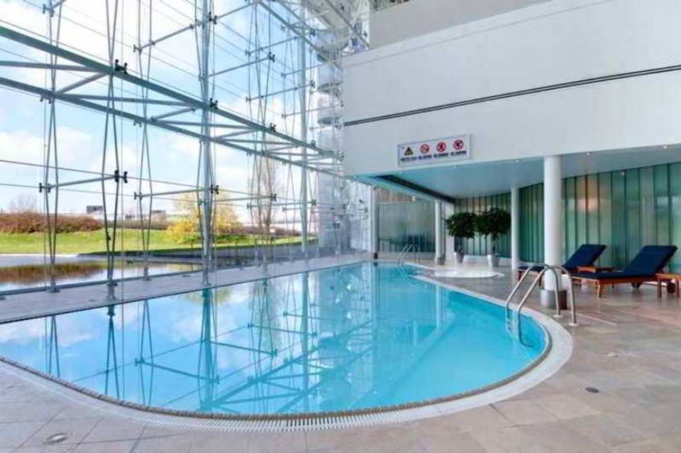 Hilton London Heathrow Airport 4
