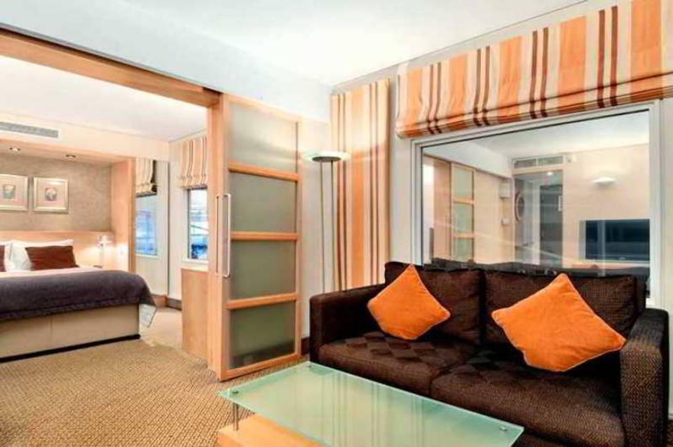 Hilton London Heathrow Airport 5