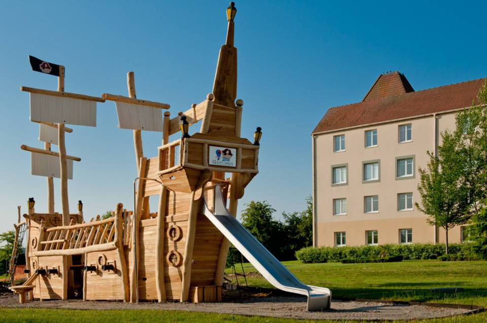 Explorers Hotel 1