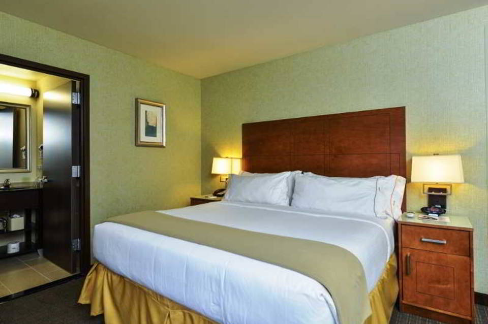 Holiday Inn Express Manhattan Midtown West 1