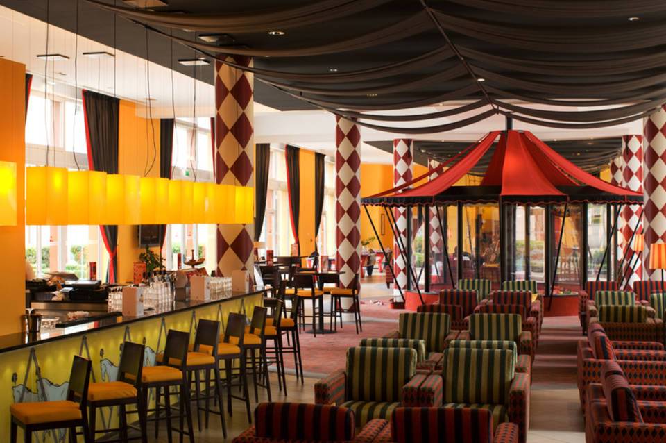 Grand Magic Hotel 1