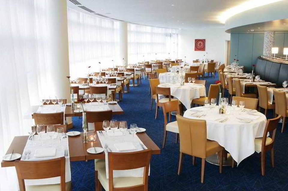 Clayton Hotel Liffey Valley 3