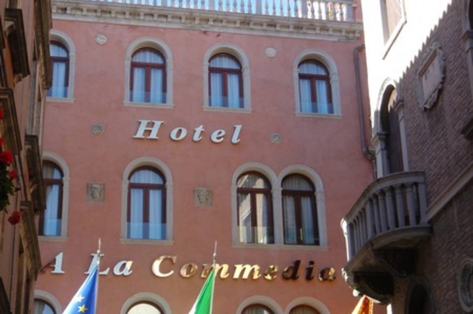 Hotel A La Commedia 1