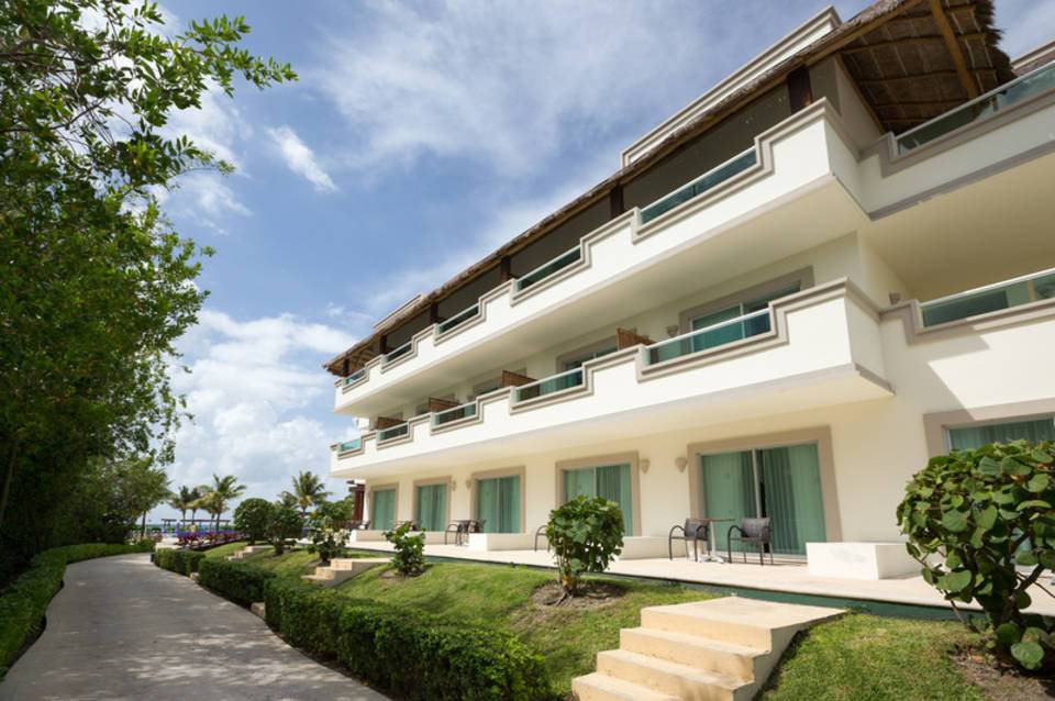 BlueBay Grand Esmeralda 4