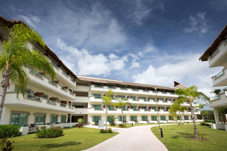 BlueBay Grand Esmeralda 5